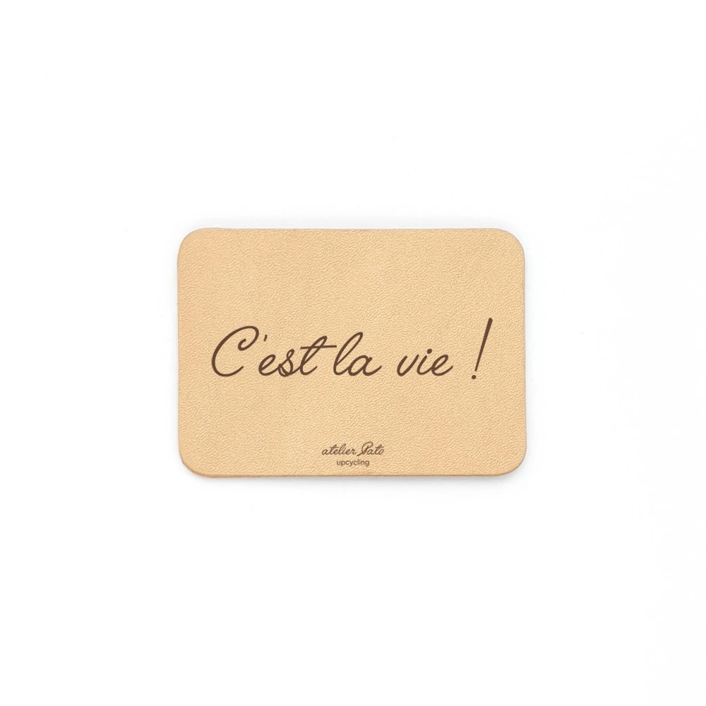 Magnet en cuir végétal upcyclé - C'est la vie !